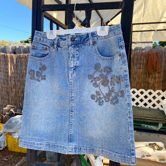 Beautiful Denim Skirt from Y2 BLU in size XS (3) - Picture 3 of 4